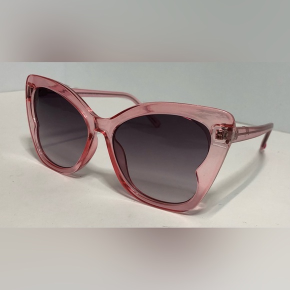 Betsey Johnson Cat Eye Sunglasses. Transparency Pink - Picture 3 of 8